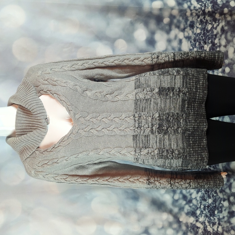Soho by New York & Co. sz M Gradient Ombre Front Cut-Out Cable Knit Sweater